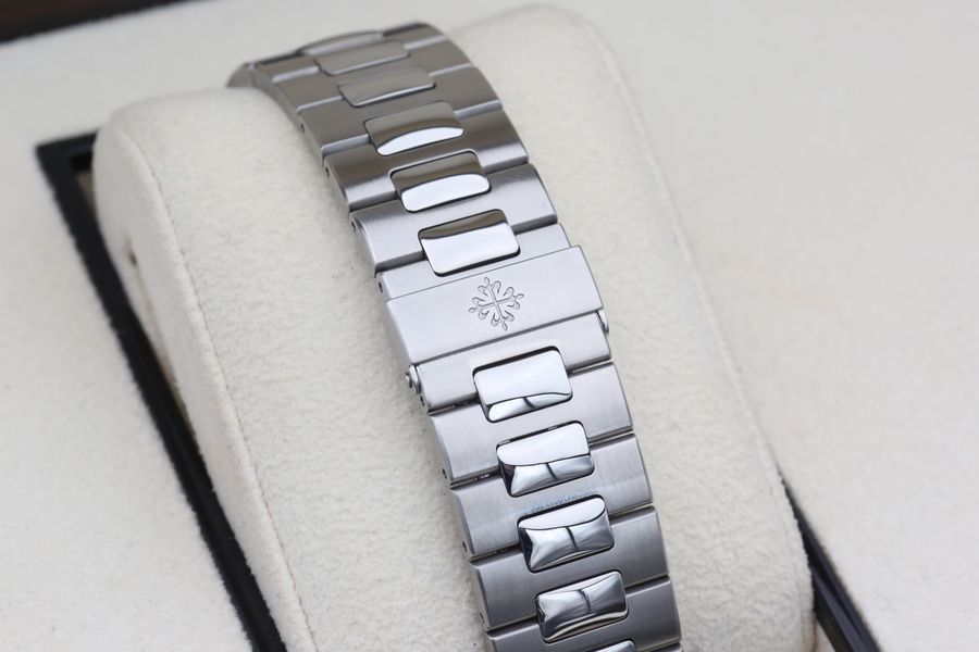 Patek Philippe Nautilus 5712/1A-001